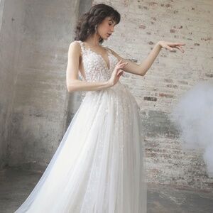 Justin Alexander Gussie / Wedding Dress / A-line / Tulle & Rhinestones